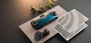 Z3行車記錄器和GPS磁鐵吸盤支架放在桌上